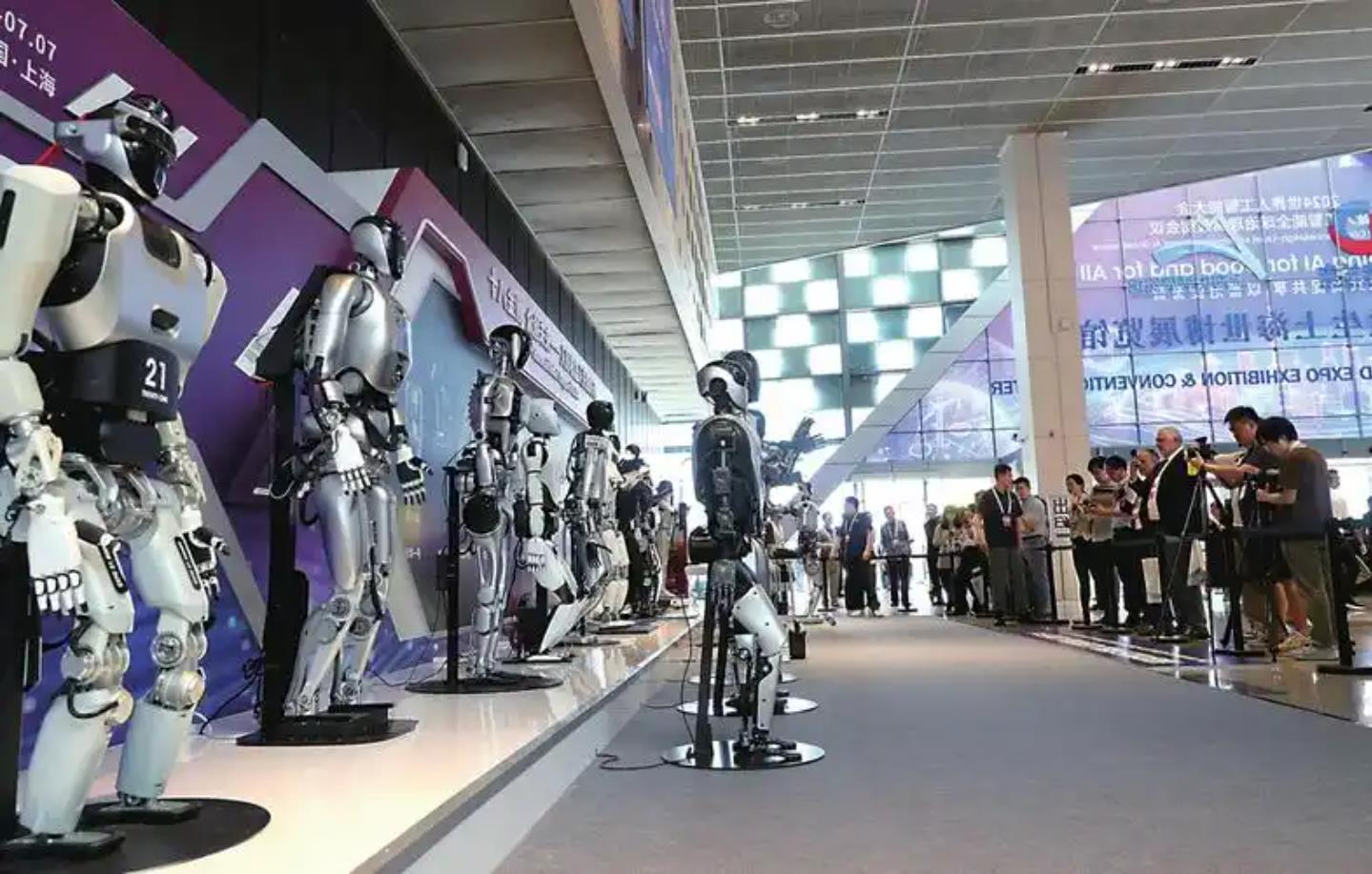 中国人形机器人市场规模将超27亿元